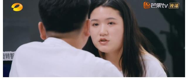 赵丽颖|《中餐厅5》槽点有多少?米线没煮熟就上桌,赵丽颖来后气氛尴尬