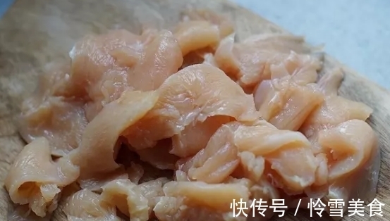 减肥|大叔家的减肥菜谱:莴笋炒鸡胸肉,滑嫩爽口,做法简单,家人爱吃