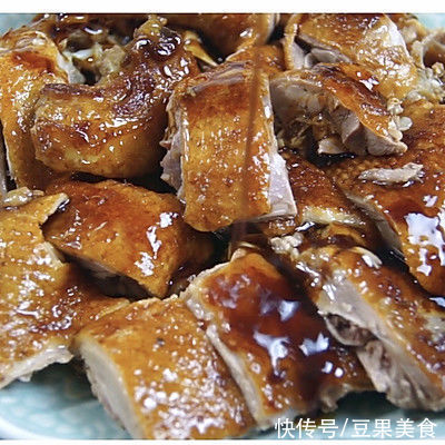 回味|年夜饭菜单｜回味禄鸭，外皮酥脆，鸭肉多汁，吃起来连骨头都香