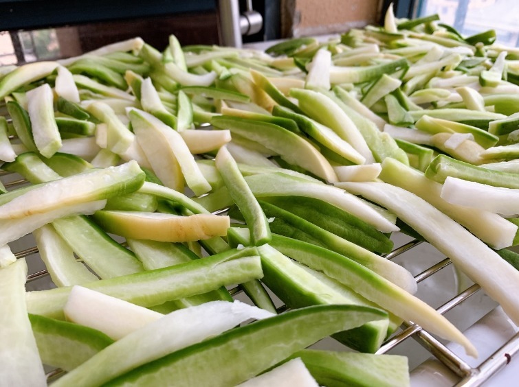 萝卜干直接晒还是直接腌教你60年老方法,脆爽入味,1年不坏