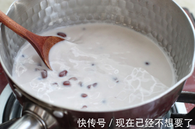 比奶茶还好喝的红豆糯米丸子,既是主食又是甜品,糯叽叽奶香十足