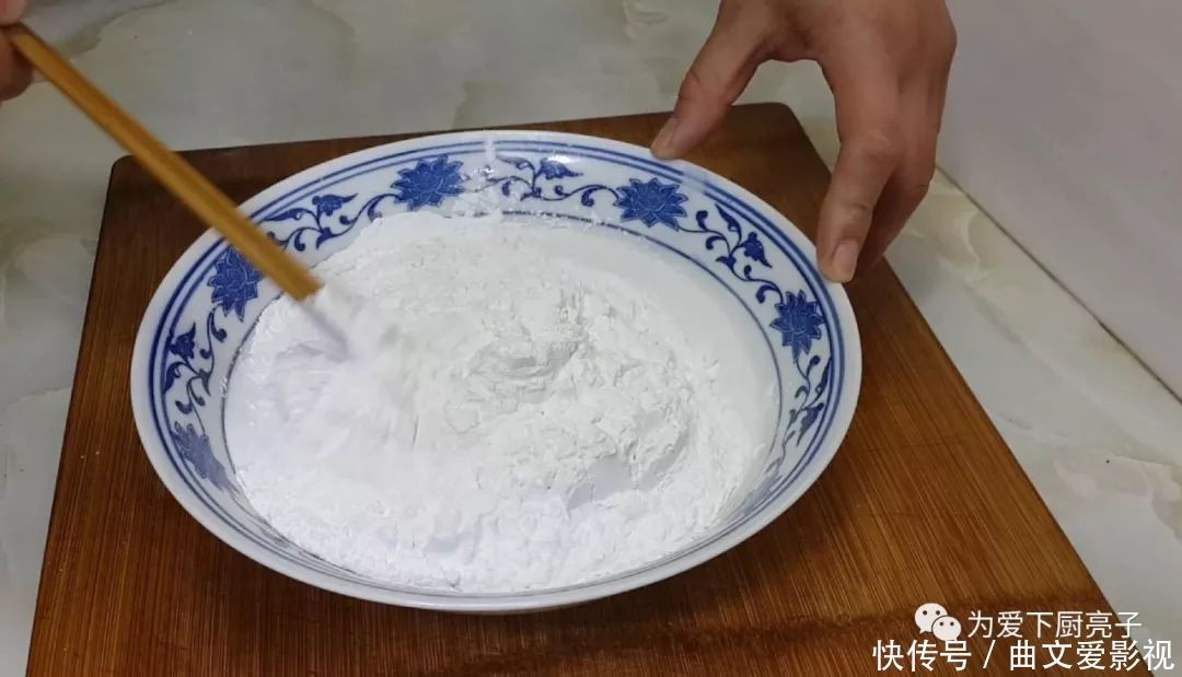 大米团子|3勺糯米粉,1碗大米,教你简单一做,比麻团做法简单,比锅巴好吃