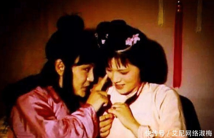 喜欢|袭人稳重大方,为何不被大众喜欢?背后放暗箭的朋友,很可怕