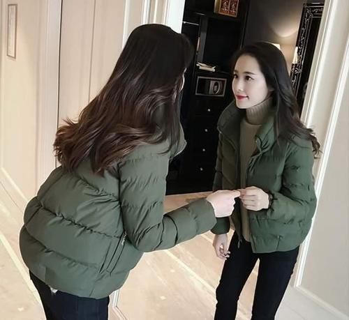 难怪今年不兴羽绒服，原来流行这“小棉服”，保暖又洋气超嫩美