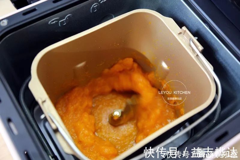 豆沙馅|多捏几下，豆沙包和花一样漂亮，过年端上桌，全家抢着拍照