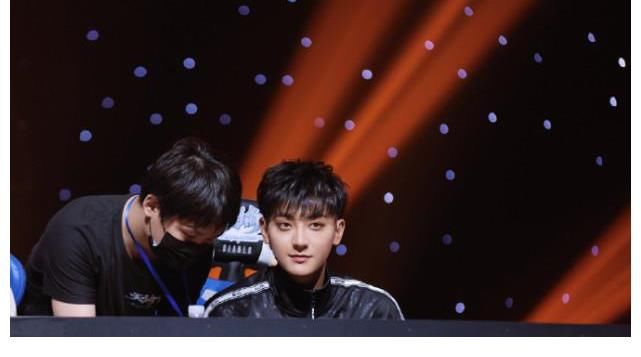 音综|《中国潮音》还没开播，黄子韬就宣布退出，张靓颖成为“接盘侠”