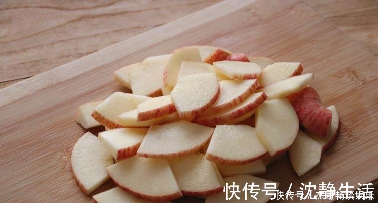 常吃|夏天要多吃苹果,教你1个简单做法,每周煮2回,怕胖的人要常吃