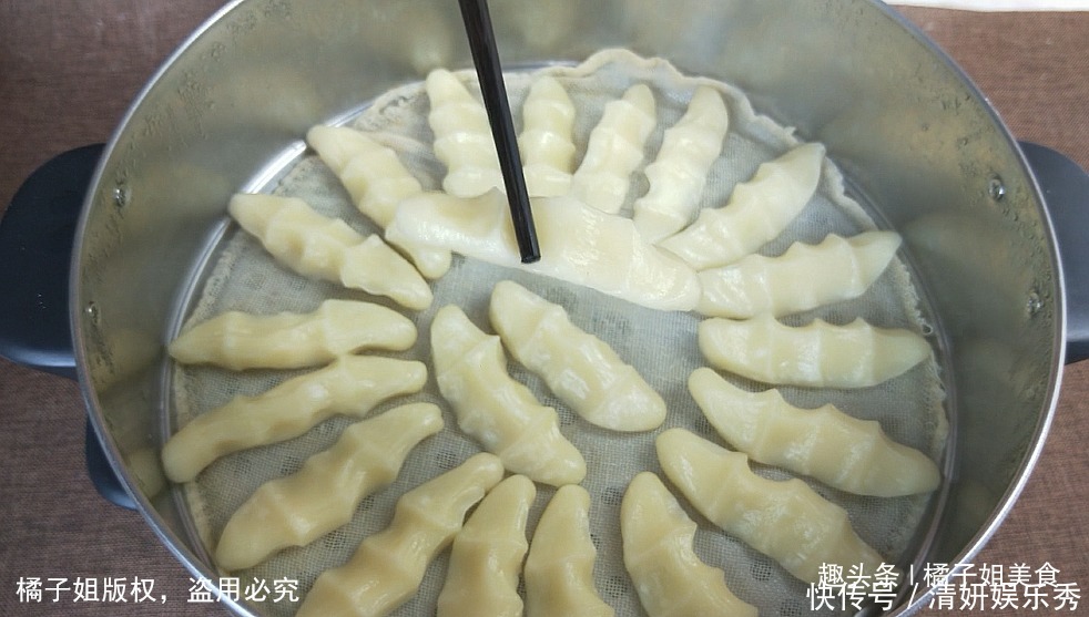 香辣|土豆我家从来不炒,教你秘制新做法,一次做4个,香辣筋道超好吃