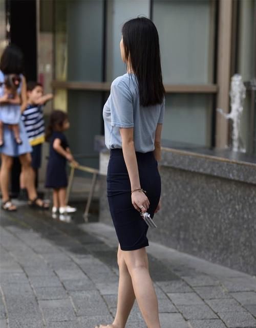 连衣裙时尚出彩又美观，充满别致感