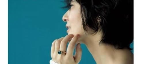 西服 越宽松、越减龄!日本52岁模特的“高级蓝”穿搭,优雅舒适好喜欢