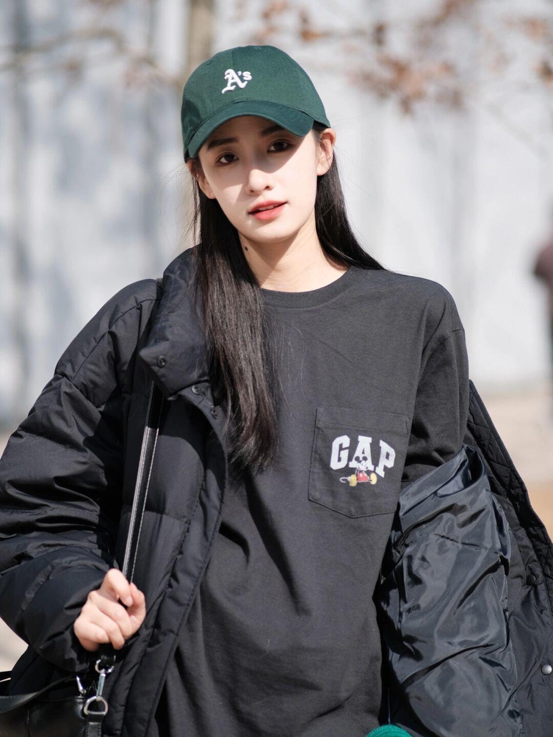 黄黑皮|看过这组羽绒服搭配,才知道冬季要保暖也要优雅,低调高级