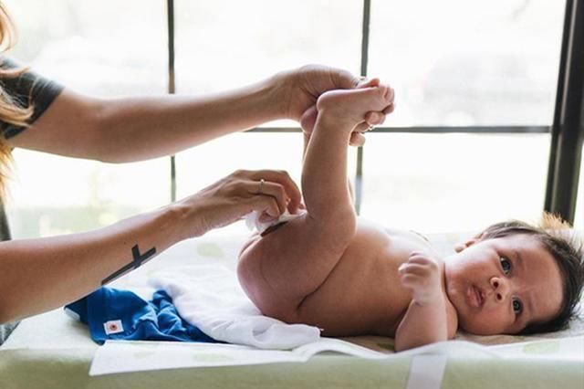 李女士|新手宝妈用“纸巾”给娃擦屁股,被医生斥责无知,养娃确实该注意