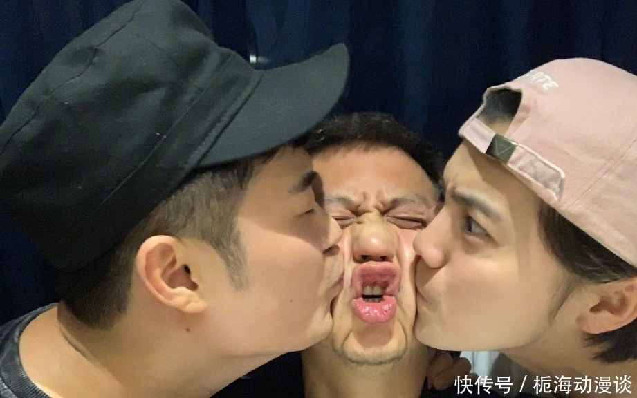 邓超 邓超和鹿晗看望做完手术的陈赫,表示他的脚太丑,三人的合影亮了