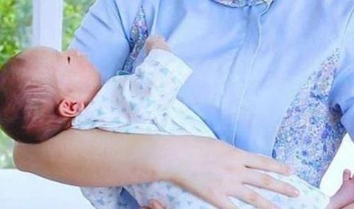 脊椎|宝宝脊柱发育这几个黄金期,直接影响身高和驼背,许多家长却忽视