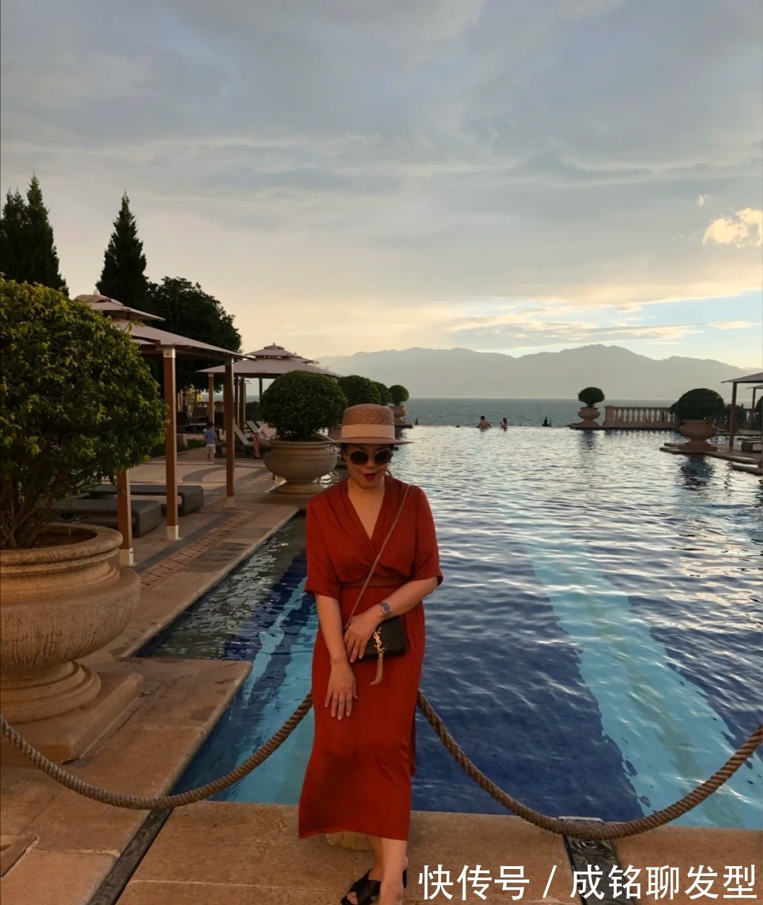 衬衫|时尚与年纪无关,这位60岁的奶奶穿搭真实不装嫩,从容老去更优雅