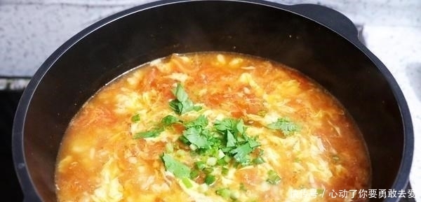 春末遇到此菜别手软,堪称植物“美白丸”,常吃晒黑的皮肤也白了