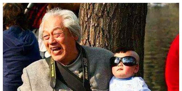 观念|儿子随妈妈的姓,就不是爷爷的孙子了吗?为啥不能继承爷爷的遗产