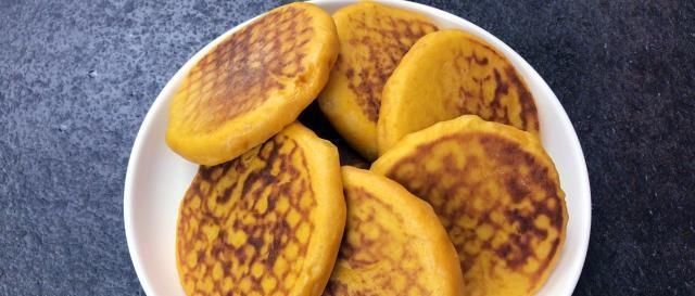 面粉|南瓜饼的新做法,好吃又健康,我一顿能吃好几个