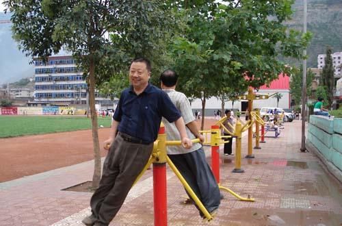 中老年人長期不運動，骨質流失“更快”，做好4點骨質”更年輕“