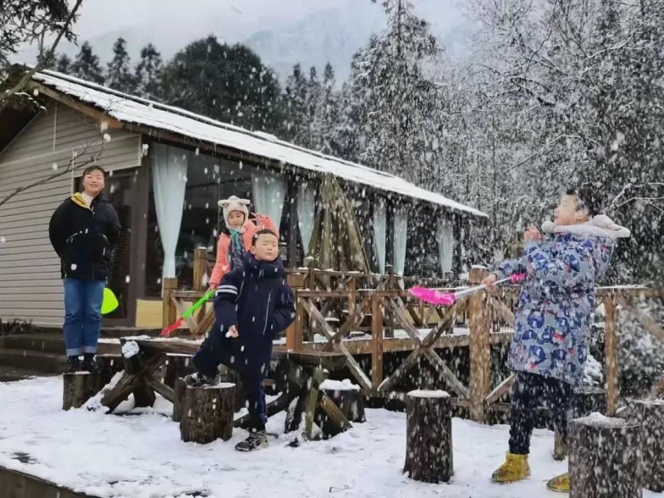 实拍！2021汶川第一场雪，来来来啦！