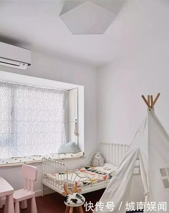 小户型|头一次看到卧室飘窗这样装,太美观实用了,相当于多了间房