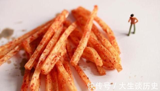 丽丽|我们的孩子正在被“催熟”,这些黑名单零食,家长们尽量别买