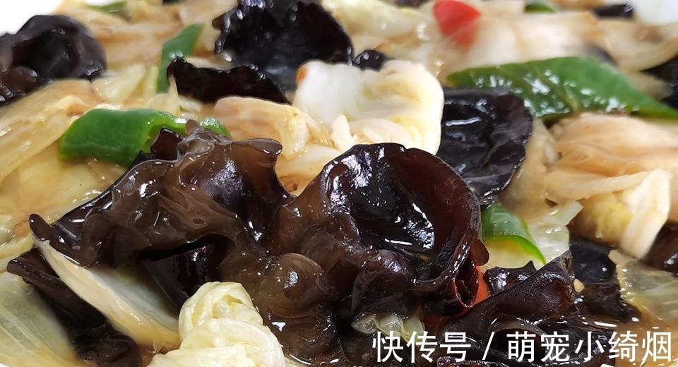 青辣椒|它有“素食之王”的美誉，鲜嫩爽滑，营养又美味，热量低，还养人