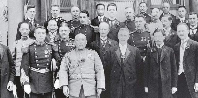 袁世凯错误|袁世凯称帝为何失败,只当了八十三天皇帝,原因在于这两个字!