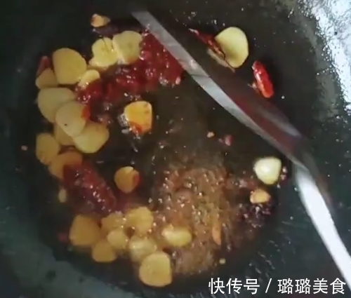 煮毛豆直接煮就错了，这样炒着吃，翠绿好吃不发黄，比买的还好吃