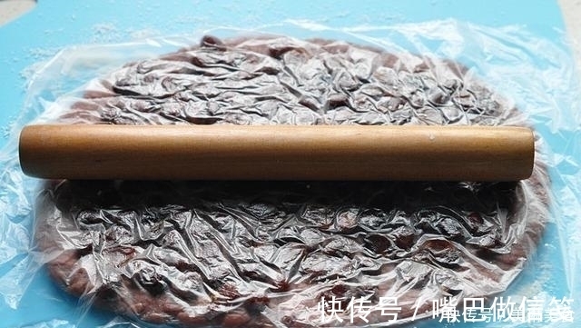 糯米糕|一杯糯米一碗红豆，蒸熟加搅拌，即成又香又软的糯米糕，再不用买