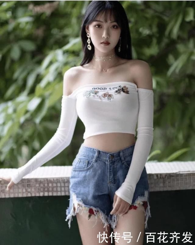 直眼|小区的时髦美女,一身靓丽打扮,让男人看得直眼