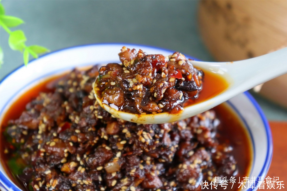 香菇|自制香菇肉丁酱,拌啥都好吃,20元成本做一大碗,不用去超市买了