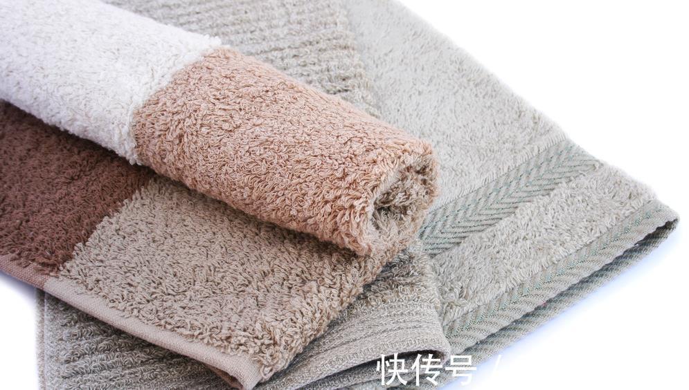 不管毛巾多脏多黄,教你一方法,洗完毛巾又软又干净,方法真棒