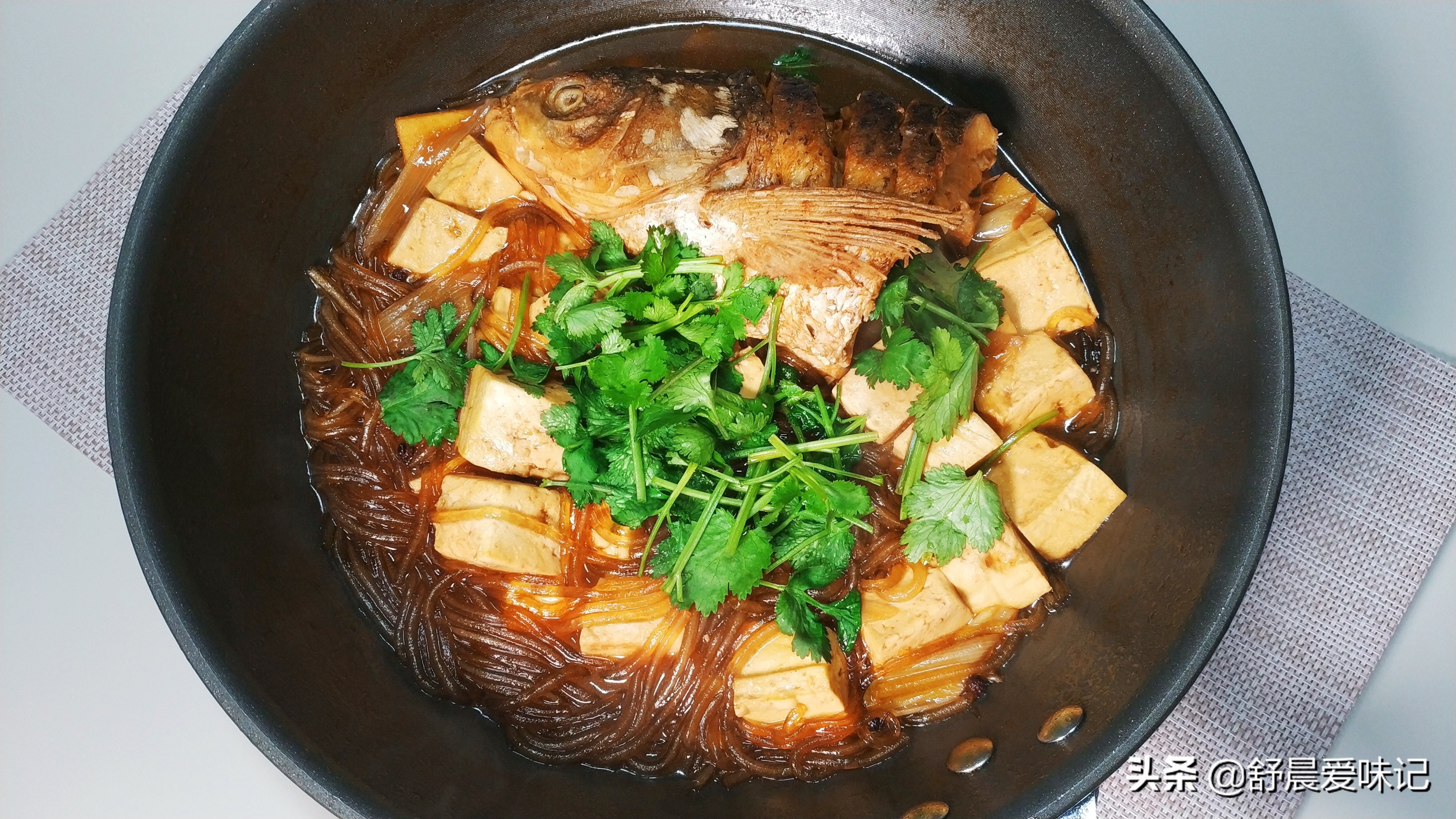 鱼头不是只能炖鱼汤,这样做更受欢迎