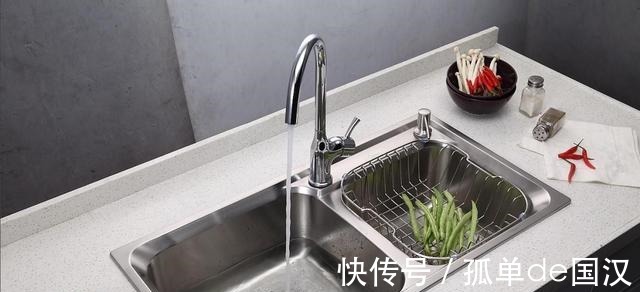 玻璃胶|怎样保持台面整洁水槽降低5公分，收纳清洁一应俱全，很聪明