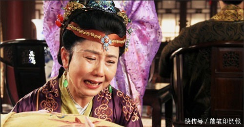 李纨&贾宝玉挨打,寡嫂李纨却哭得不成样子,背后隐藏着一桩丑闻!