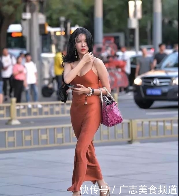 街拍: 终于明白, 为什么有这么多背影女神了!