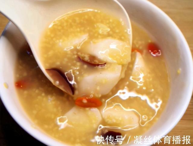 熬小米粥|熬小米粥有窍门，别直接加水煮，记住3点，小米粥香浓好喝还出油
