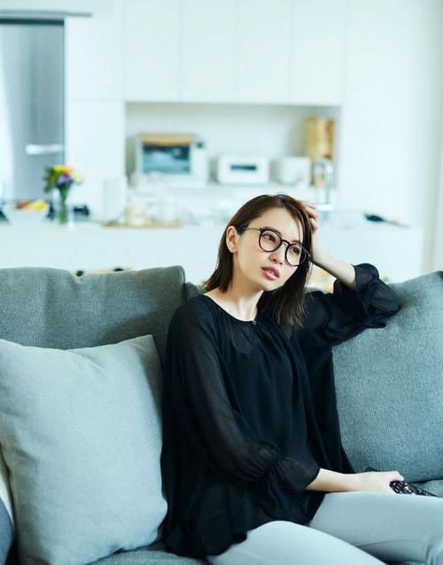  宅家|优衣库啥时候这么贴心了？瞧日系“宅家穿搭”，基本款照样很时髦