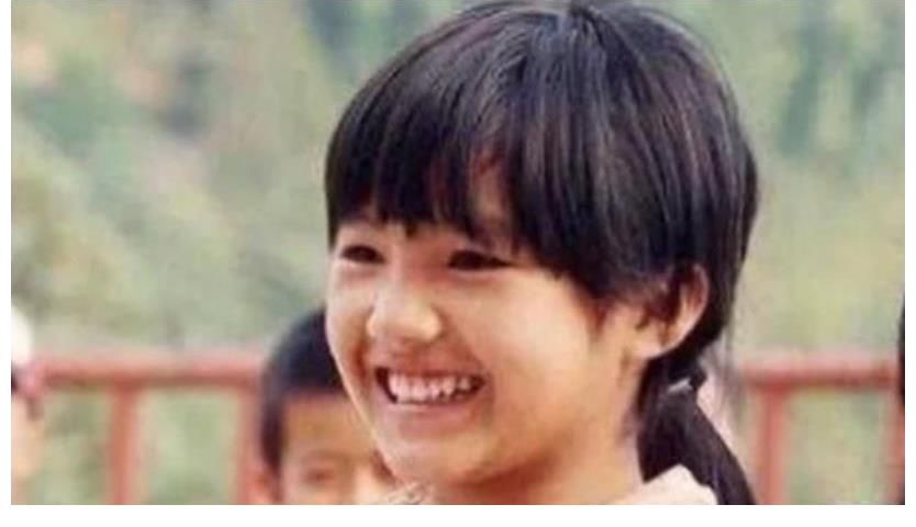 城市妈妈|《变形计》中农村“好命娃”,节目录完被富妈抚养,今成富家千金