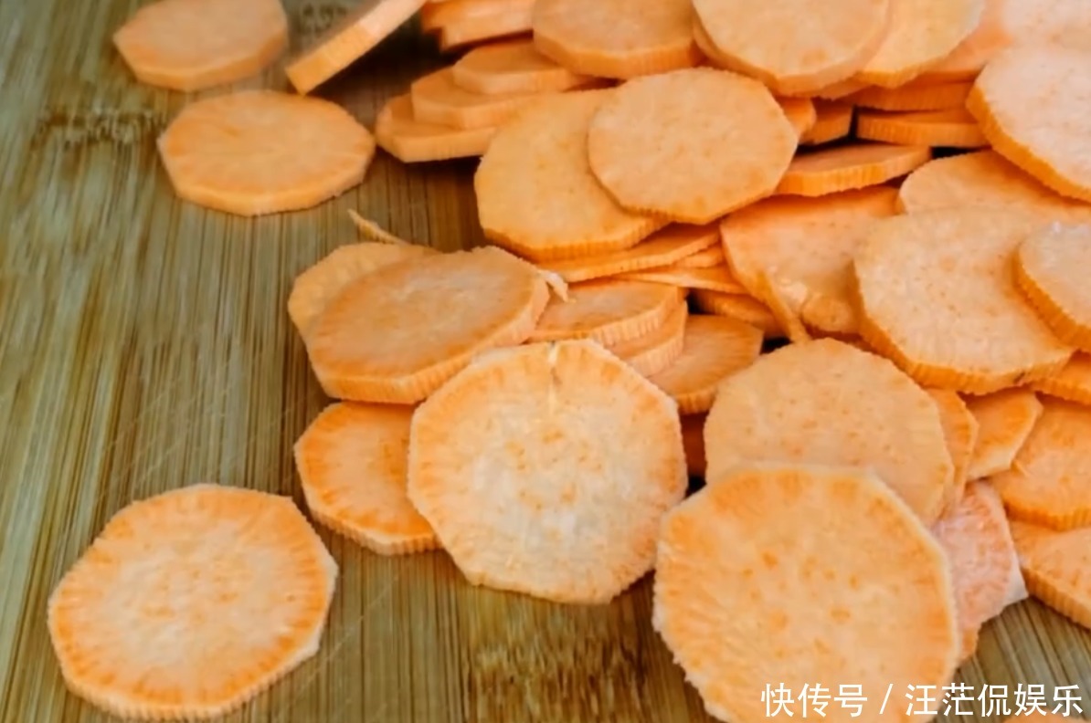 外酥|红薯不要煮粥喝了,咱们来做个小零食,外酥里嫩,香甜美味
