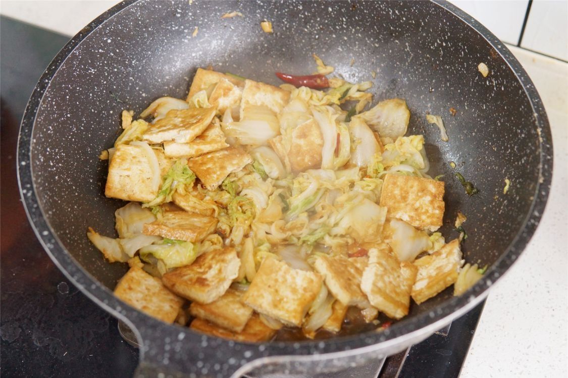 白菜烧豆腐,你懂得怎么烧才好吃吗?很多人搞错,难怪不香不入味