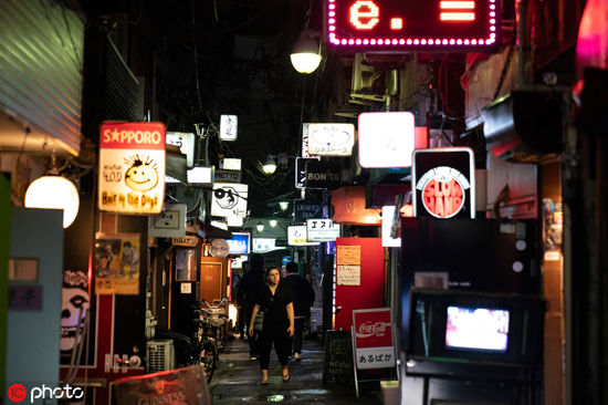 东京新宿区的日与夜 笑对拥挤也是一种生活方式 快资讯