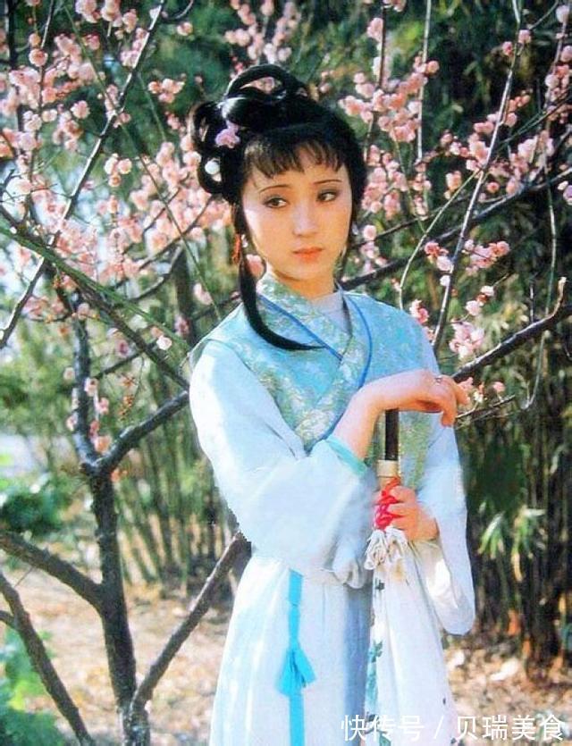 薛宝钗&林黛玉和贾宝玉一桌吃、一床睡，亲昵胜过夫妻，为至死清白如玉？