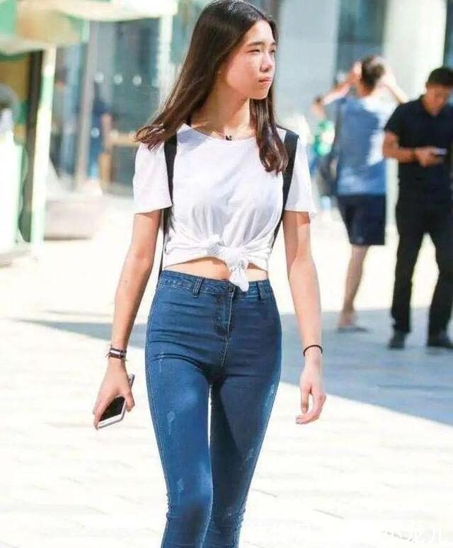 搭配 年轻女孩的搭配讲究个性,有的休闲时尚,有的典雅大方