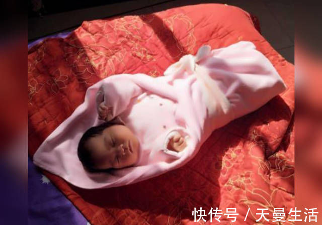 动作|宝宝睡觉时的4种动作,暗示了大脑发育程度,全都占了的恭喜了