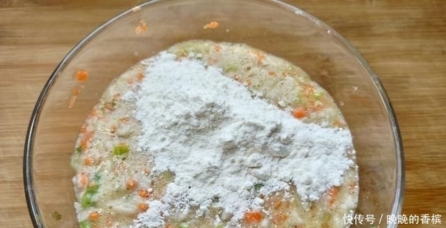 胡萝卜|懒人早餐做法,1根山药2个鸡蛋,不用早起5分钟出锅,孩子抢着吃