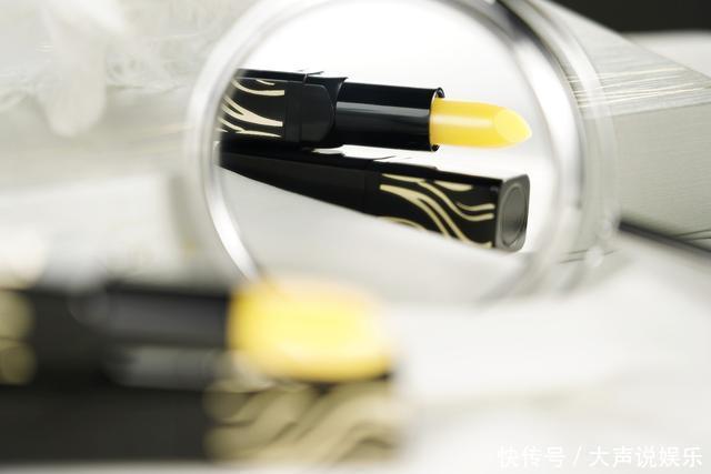 唇部出现这个问题,口红再贵也白搭,拉低颜值还影响形象