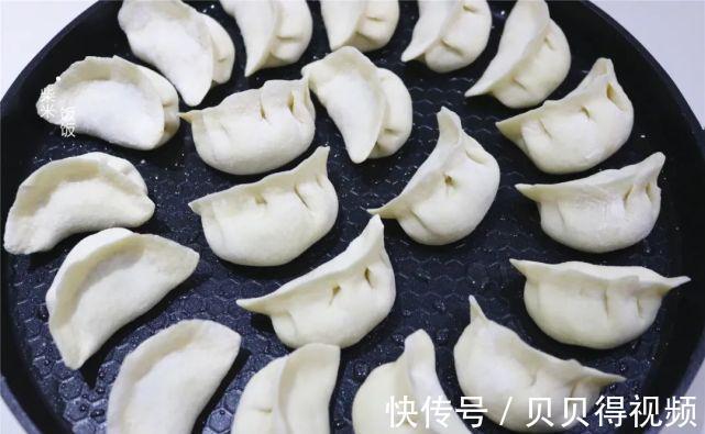 牛肉别总炖着吃了，试试这个做法，咬一口爆汁，早餐吃不错