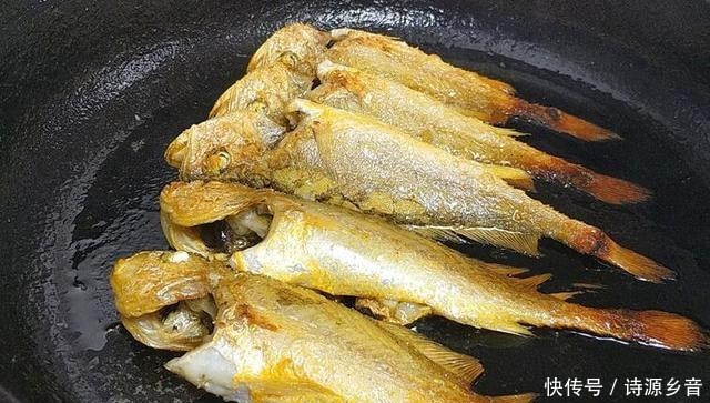 破皮|煎鱼时,不要直接煎,先做这两步,鱼肉不破皮不粘锅,还没有腥味